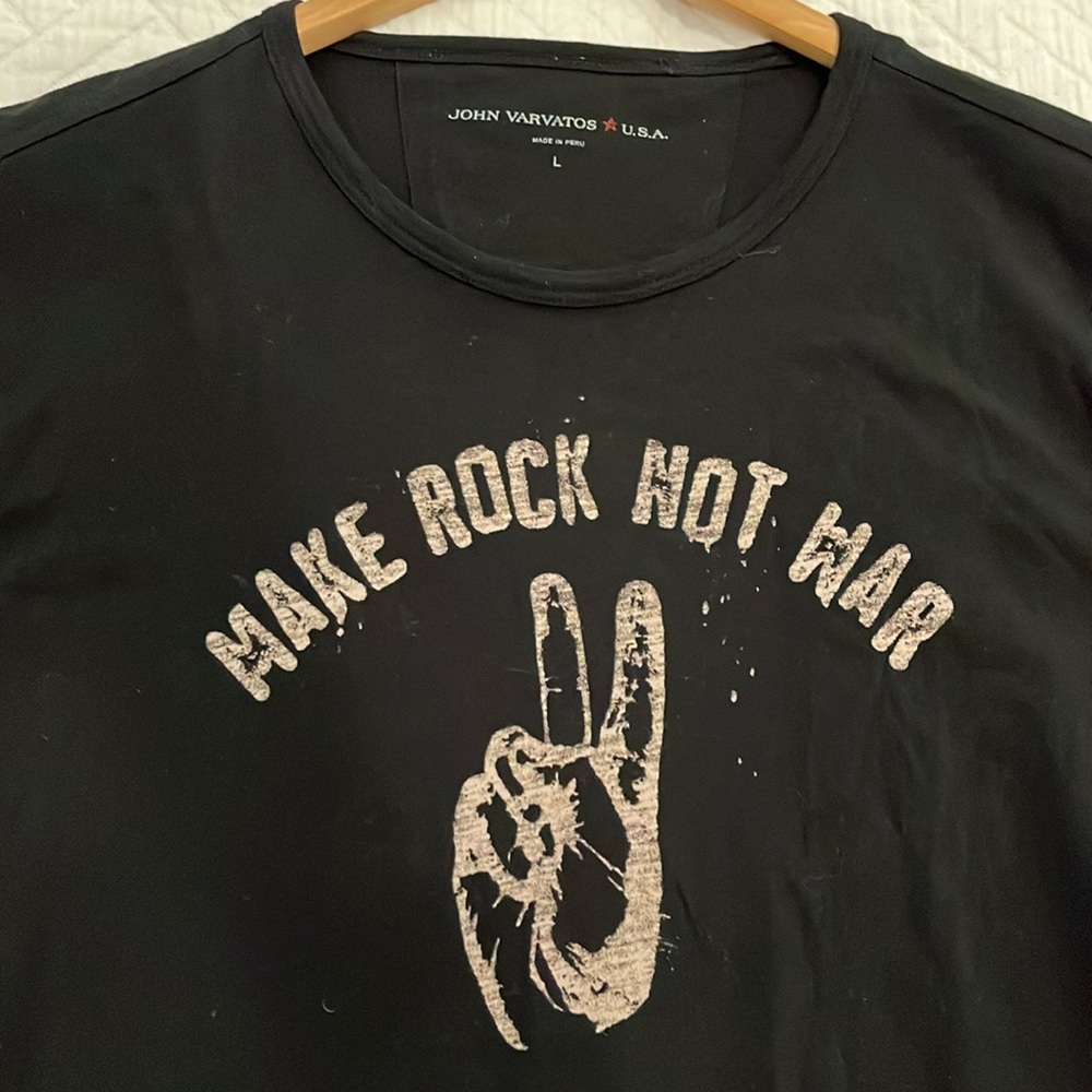 JOHN VARVATOS⭐️ U.S.A. Black T-Shirt “Make Rock Not War” Size Large